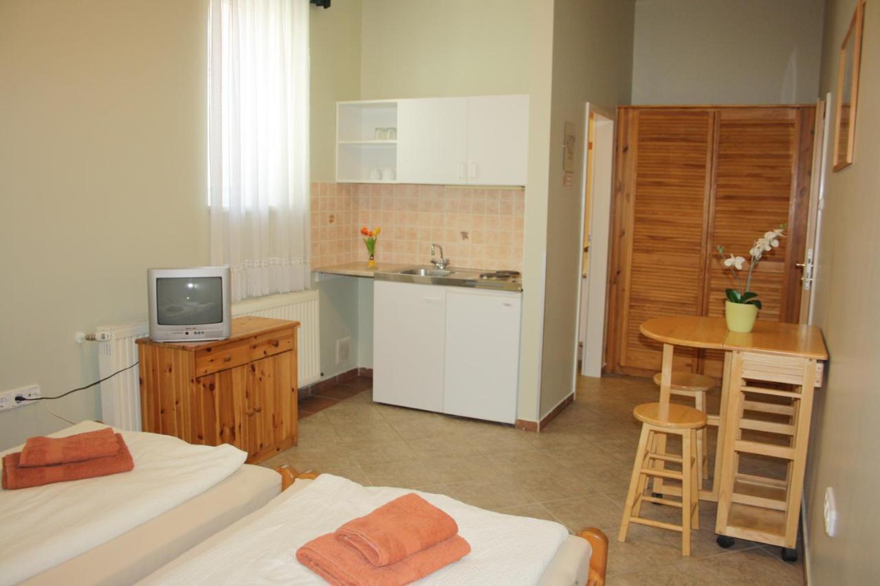 Polus Pension Sopron Exterior photo